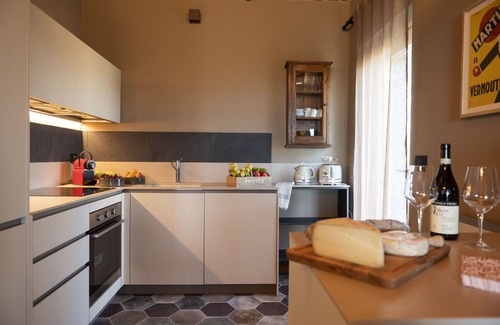 Monteu Roero Villa | Casa de vacaciones privada con jacuzzi, WIFI, piscina privada, A/C, sauna, TV, patio, cerca de Alba