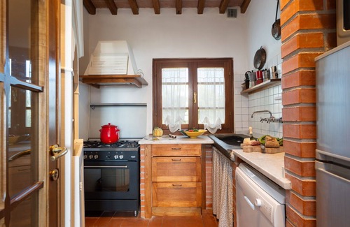 Pedona Villa | Maravillosa casa de vacaciones privada con WIFI, piscina privada, TV, patio, cerca de Viareggio