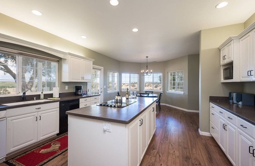 Paso Robles Otro | ¡Disfruta de paz, viñedos y vistas! Disponible una vez más!