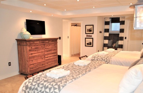 Queenstown Casa | Private/Waterfront/Gym/Theatre/Dock