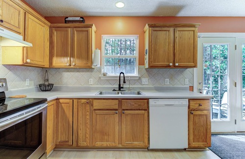 Myrtle Grove Casa | Private Wooded Retreat Near Beach & Town