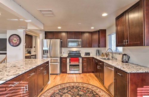 Northglenn Casa | ¡NUEVO! Northglenn House w / Yard Minutes from Denver!