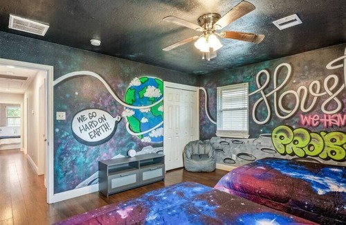 Willow Meadows/Willowbend Area Casa | PROLIFIC THEME|3BR|SPACIOUS YARD|CONTENT GEM 💎