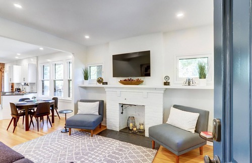 Mapleton Hill Condominio | PROMO 10% MONTHLY DISCOUNT 2 Bedroom & Office, walk to everything!
