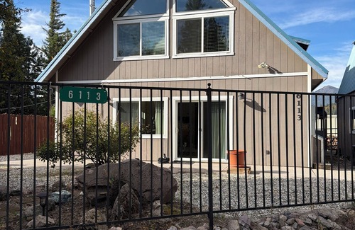 Mount Shasta Casa | monte Cabaña Shasta / Montaña Black Butte