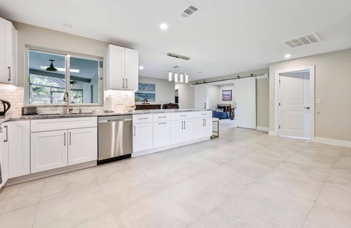 Willoughby Acres Casa | PROMO 5% WEEKLY AND 10% MONTHLY DISCOUNT Tropical Dream House with Pool