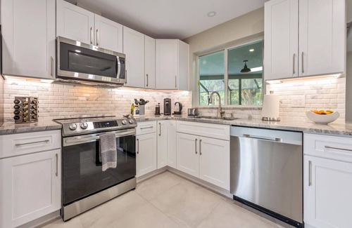 Willoughby Acres Casa | PROMO 5% WEEKLY AND 10% MONTHLY DISCOUNT Tropical Dream House with Pool