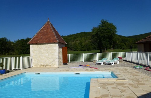 Saint-Germain-du-Bel-Air Casa | PROMO Maison Périgourdine 3 Epis, piscina privada en un parque natural