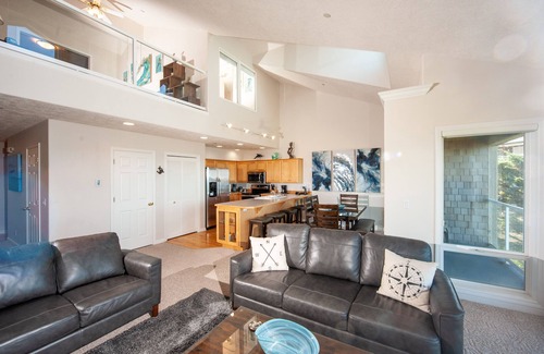 Depoe Bay Condominio | Promo! Oceanfront Condo with Indoor Pool, Wifi and HDTV!