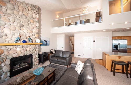 Depoe Bay Condominio | Promo! Oceanfront Condo with Indoor Pool, Wifi and HDTV!