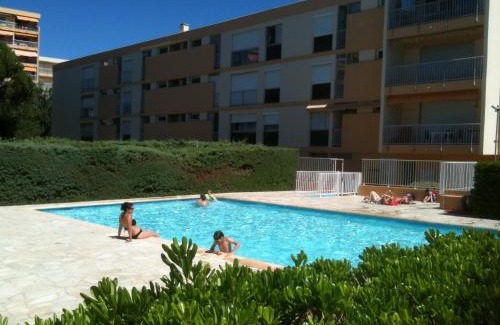 Le Lavandou Apartamento | PROMO TOUSSAINT T3 TOUT À PIED ! 150 m MER PISC PKG