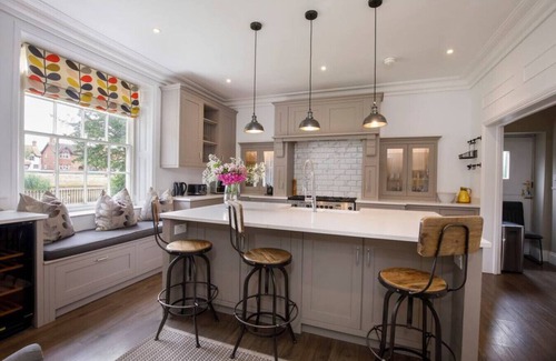 York Casa | Prospect House sleeps 14, dog friendly