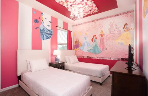 Davenport Casa | Providence Golf Resort Pool Cinema Disney Rooms