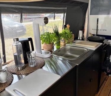 Jastarnia Otro | Przyczepa Coco Camp z klimatyzacją w Molo Surf