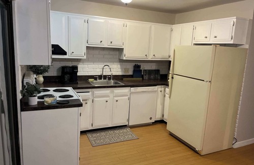 State College Casa | PSU 2br/2ba Townhome w Parking Near Campus & Stadium