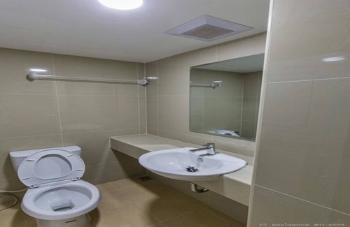 Mueang Samut Prakan District Hotel | PT Residence