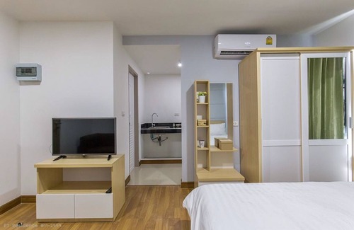 Mueang Samut Prakan District Hotel | PT Residence