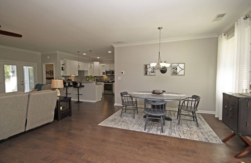 Peachtree City Casa | Nuevo, plano de planta abierto, elegantemente amueblado Peachtree City Ranch