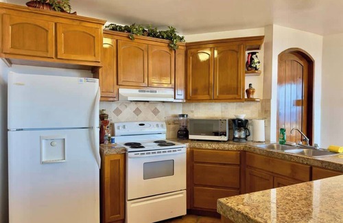 Playas de Rosarito Apartamento | Puerto Nuevo Surf Villa Flores 2BR with pool