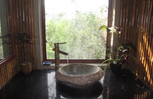 Mai Chau Cama Y Desayuno | PuBinSpiceHills Perilla