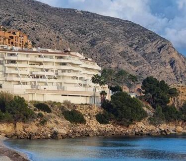 Pueblo Mascarat Apartamento | Pueblo Mascarat, 50 m al mar, 3 piscinas