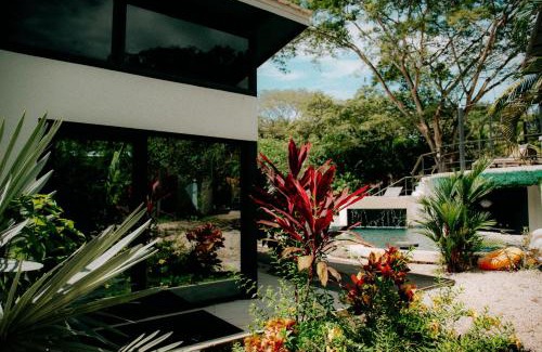 Potrero Casa | Puerta Negra