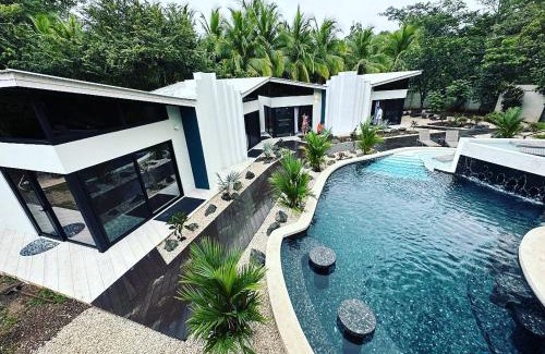 Potrero Casa | Puerta Negra