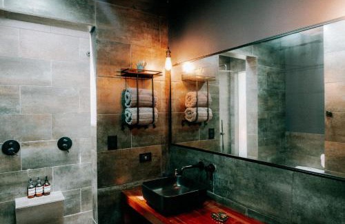 Potrero Casa | Puerta Negra