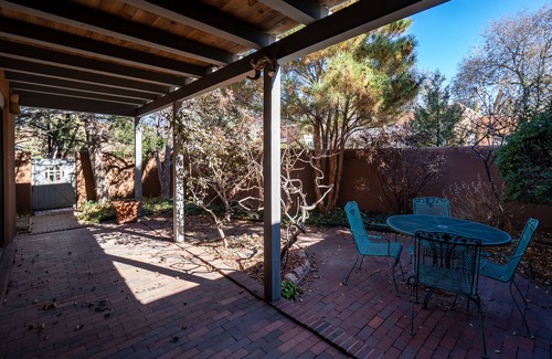 Historic Eastside Casa | Puertas de Canyon Road