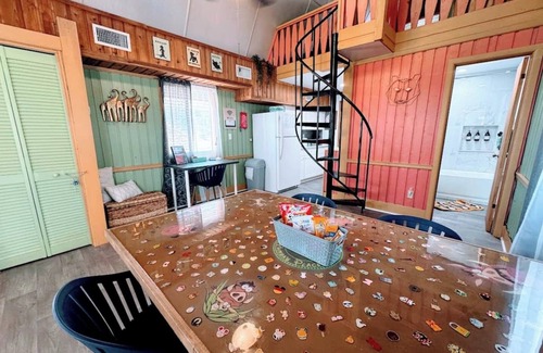 Vacation Village Casa | Pumba's Place, FUN, A-frame, Lake, Pool, Disney, theme parks and more!