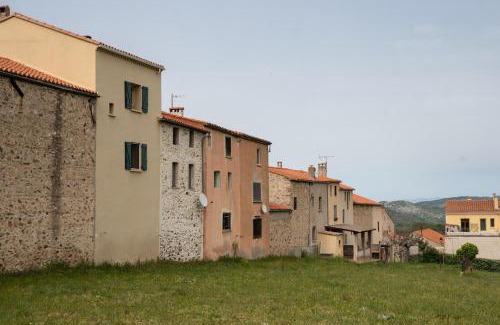 Montalba-le-Chateau Casa | Pure Canigou House An Authentic and Charming Town house with 3 bedrooms