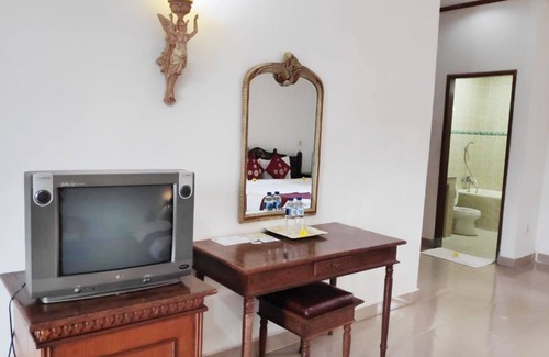 Petak Hotel | Puri Saron Hotel Madangan