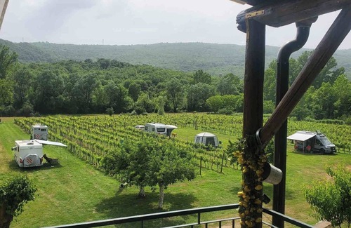 Pricelje Alquiler De RV | Purple Eye Estate - Camp & Winery (Jokaš)