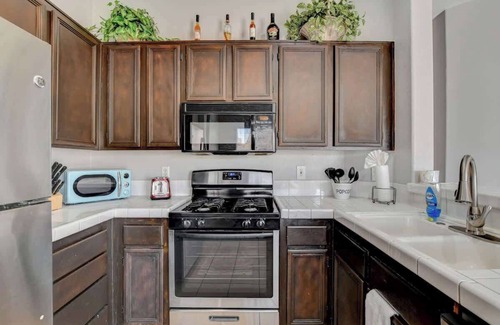 North Las Vegas Casa | Purple Skies - Lovely Retreat Near the Strip!