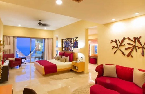 Mismaloya Hotel | PV Getaway | Studio w/ King Bed & Balcony Views