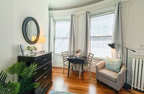 Fenway–Kenmore Apartamento | Pvt Room, St Mary’s, Fenway, Longwood, Green Line