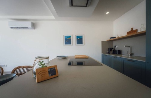 Qala Apartamento | Qala Skyview Penthouse – Pool, Sunsets & BBQ Area