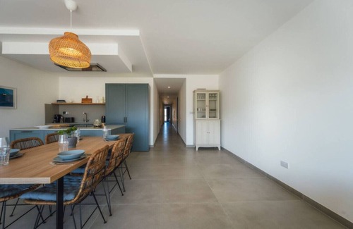 Qala Apartamento | Qala Skyview Penthouse – Pool, Sunsets & BBQ Area