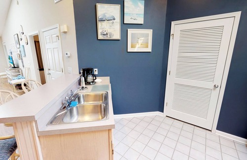 Sea Trail Condominio | Gran Villa actualizada de 1 dormitorio con fácil acceso a piscinas y comodidades