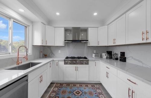 Erin Mills Apartamento | Quaint 3BR - 5 min to UTM/Erindale Park + Parking
