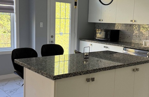 Whitby Casa | Quaint 4-bedroom house with AC in charming Whitby on