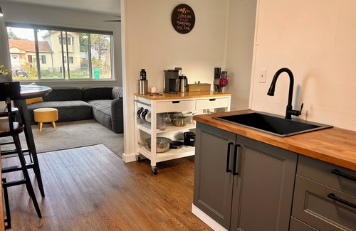 Central Colorado Springs Casa | Quaint and Cozy Adventure Bungalow Retreat in Colorado Springs