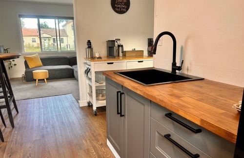 Central Colorado Springs Casa | Quaint and Cozy Adventure Bungalow Retreat in Colorado Springs