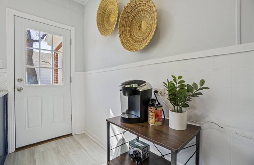 Weatherford Casa | Quaint and Cozy Historic Home in Downtown Weatherford