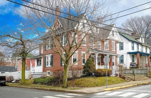 Kennett Square Casa | Quaint brick townhome in historic Kennett Square