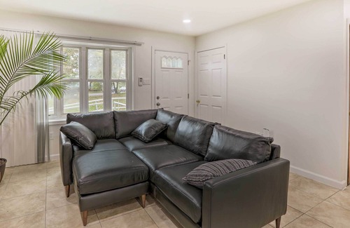 Bristol Casa | Quaint Bristol Home - Walk to Dining & Wharf!