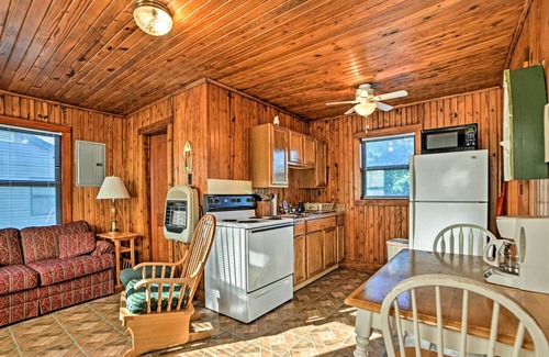 Springville Cabina | Quaint Cabin on Kentucky Lake w/ Resort Perks
