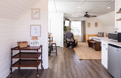 Brooks Apartamento | Quaint Carriage House - Minutes from Senoia and Trilith Studios.