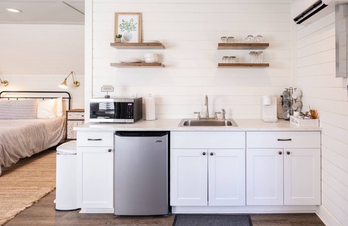 Brooks Apartamento | Quaint Carriage House - Minutes from Senoia and Trilith Studios.