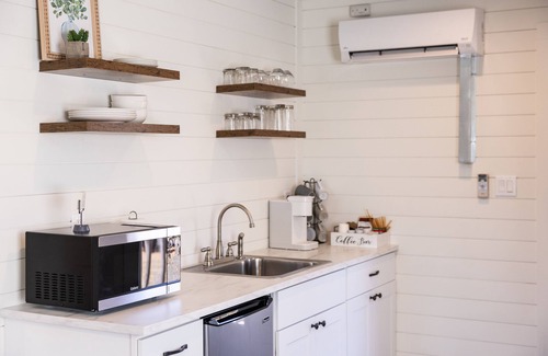 Brooks Apartamento | Quaint Carriage House - Minutes from Senoia and Trilith Studios.